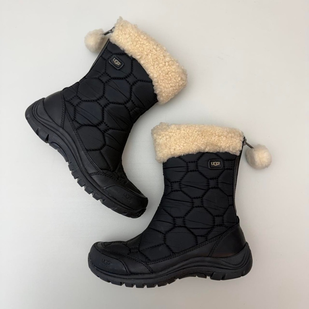 UGG Women's Black Quilted Snow Boots with Hexagonal Stitching vibram sole size 6